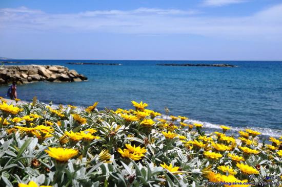【<a data-cke-saved-href='http://travel.sina.com.cn/saipulusi-lvyou/?from=b-keyword' href='http://travel.sina.com.cn/saipulusi-lvyou/?from=b-keyword' target='_blank'>塞浦路斯</a>】<a data-cke-saved-href='http://travel.sina.com.cn/limasuoer-lvyou/?from=b-keyword' href='http://travel.sina.com.cn/limasuoer-lvyou/?from=b-keyword' target='_blank'>利马索尔</a>(Limassol)海边漫步