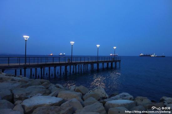 【<a data-cke-saved-href='http://travel.sina.com.cn/saipulusi-lvyou/?from=b-keyword' href='http://travel.sina.com.cn/saipulusi-lvyou/?from=b-keyword' target='_blank'>塞浦路斯</a>】<a data-cke-saved-href='http://travel.sina.com.cn/limasuoer-lvyou/?from=b-keyword' href='http://travel.sina.com.cn/limasuoer-lvyou/?from=b-keyword' target='_blank'>利马索尔</a>(Limassol)海边漫步