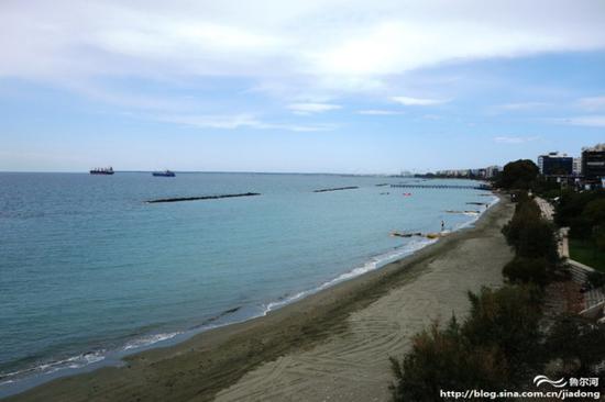 【<a data-cke-saved-href='http://travel.sina.com.cn/saipulusi-lvyou/?from=b-keyword' href='http://travel.sina.com.cn/saipulusi-lvyou/?from=b-keyword' target='_blank'>塞浦路斯</a>】<a data-cke-saved-href='http://travel.sina.com.cn/limasuoer-lvyou/?from=b-keyword' href='http://travel.sina.com.cn/limasuoer-lvyou/?from=b-keyword' target='_blank'>利马索尔</a>(Limassol)海边漫步