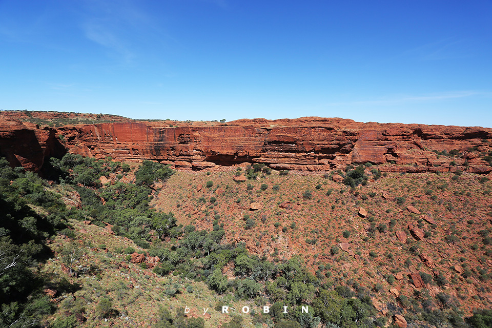 纵贯<a data-cke-saved-href='http://travel.sina.com.cn/aodaliya-lvyou/?from=b-keyword' href='http://travel.sina.com.cn/aodaliya-lvyou/?from=b-keyword' target='_blank'><em><em><em>澳大利亚</em></em></em></a>—国王谷暴晒六公里