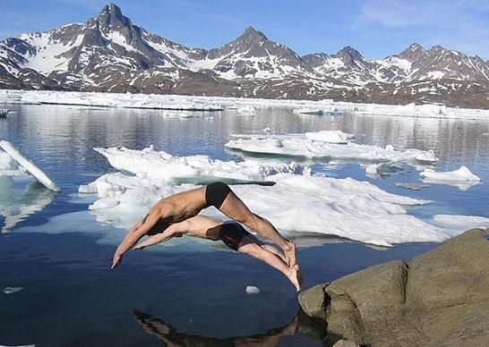 　　跳水：北极的海水像水晶般清澈透明，温度可以达到5摄氏度。