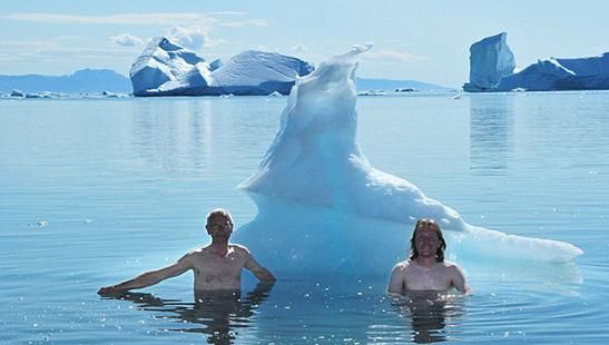 一次快速入水：可能会让你全身颤抖。不过格陵兰人就喜欢在夏天享受冰水。