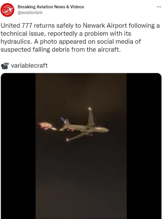 美联航班机空中起火视频截图。